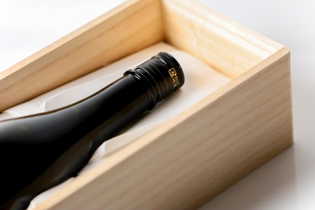 ブランドを伝える名入れ木箱|酒をさらに際立たせる効果とは?